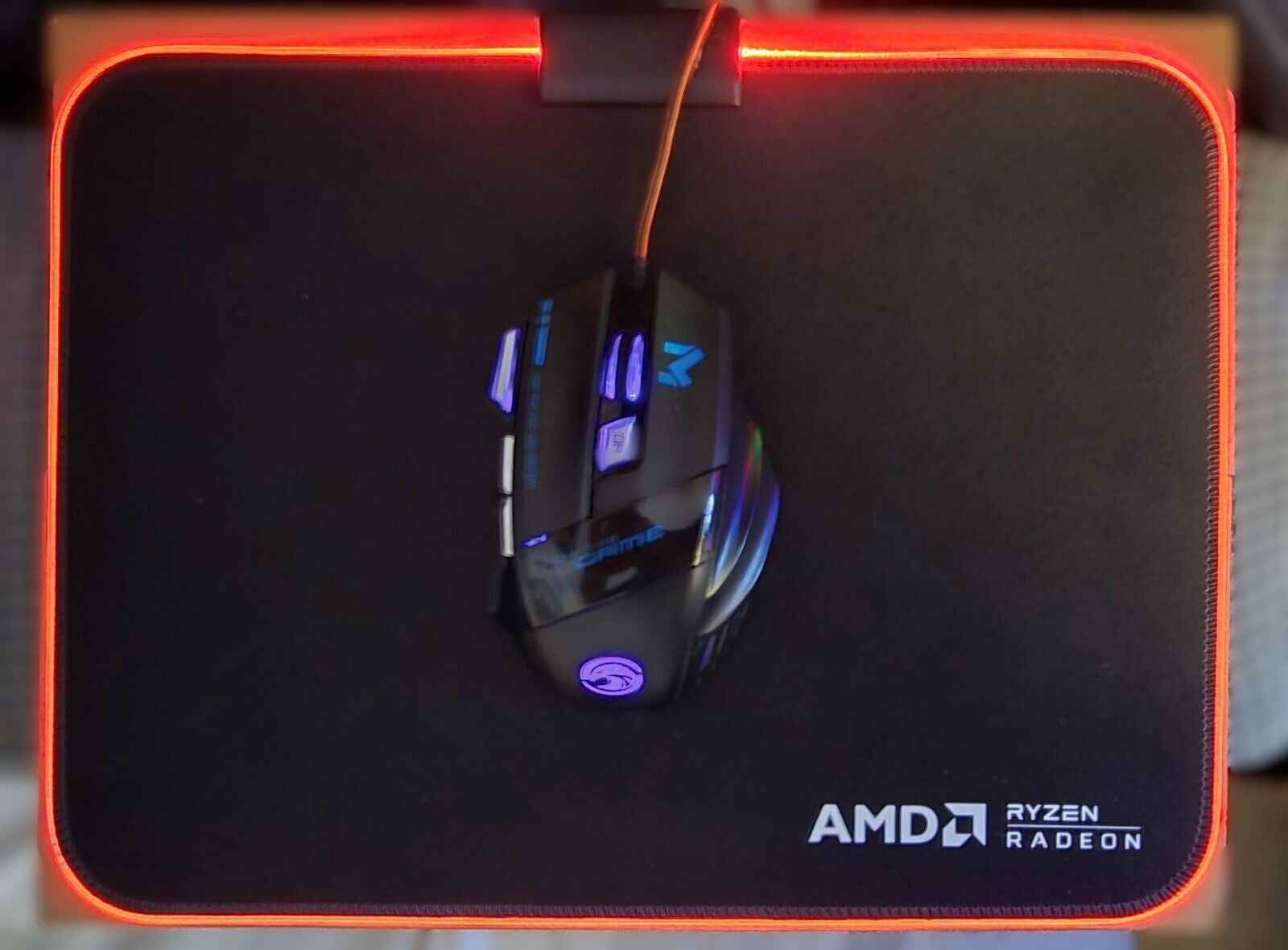 AMD RED LED GAMING MOUSE PAD - USB LIGHT-UP - ANTI SLIP (365 x 255 mm)